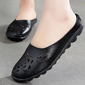 2021 Appartements pour femmes Chaussures en cuir véritable Mocassins Mère Mocassins Doux Creux Appartements Casual Femme Conduite Ballet Chaussures C0410