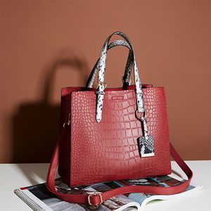 Bulk elegante de las mujeres Comprar etiqueta privada Amigable Señoras rojas de mujer nueva bolsa de cuero bolso de cuero con personalizado