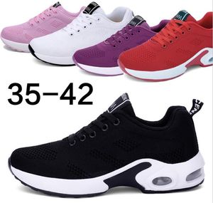 2021 Femmes Chaussettes Chaussures Sneakers Sneakers Race Runner Formatrice Fille Noir Rose Blanc En plein air Casual Shoe Top Qualité W4