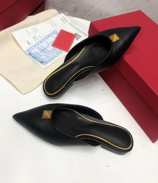 2021 Femmes039S Design Slippers Fish Mouth Open Toe Gold High Heels Sandals d'été en cuir Métal tenue femmes039 chaussures banqu1667097