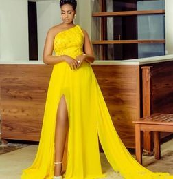 2021 Robes de bal jaune A Line One APPLIQUE APPIQUE FRANT FRANT FORMELLES Longues robes de soirée africain en mousseline de mousseline Africon Party Guest Dress4098235