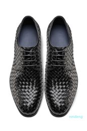 2021 Chaussures en cuir masculin avec des hommes avec une doublure en cuir tressée haut de gamme personnalisée avec des semelles non glissantes en caoutchouc en peau de porc respirante avec du noir