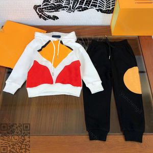 2021ss babykleertjes sets mode jongens pannen hoodies 2-delig pak wit katoenen kinderhoodie met lange mouwen luxe merk kid kinderpak sport