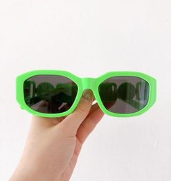 2021sunglasses voor mannen en vrouwen zomerstijl unisex zonnebril antiultraviolet retro schild lensplaat vol frame mode eyeGl8340262