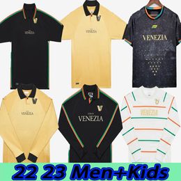 21 22 23 Venezia FC Soccer Jerseys domicile Noir Extérieur Blanc Troisième Bleu 4ème Rouge 10 # ARAMU 11 # FORTE Venise BUSIO 27 # Maillots de Football 3ème Adukt Enfants Kit Uniformes