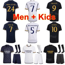 Homme Enfants 23 24 Club Soccer 18 Aurélien Tchouameni Jersey Set 21 Brahim Diaz 20 Fran Garcia 1 Thibaut Courtois 1 Iker Casillas 4 David Alaba Kits de maillots de football HuangMa