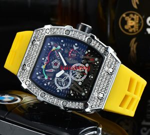 2022 3 broches montre de luxe nouveaux hommes de haute qualité diamant montres à quartz boîtier en acier inoxydable montre en caoutchouc noir 138