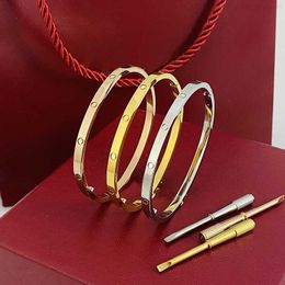 2022 4 mm Thin 6th Titanium Steel Bangle Designer Femmes Men Love Bracelet Brangles Silver Rose Gold Vis Spue Spail Nail Bracelet Couple Jewelry