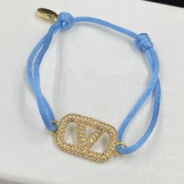 2022 Bracelets de créateurs de qualité 5A Design Bangle Steel Gold Buckle Bracelet Fashion Bijoux pour les femmes et les hommes plaqués123 Valentino