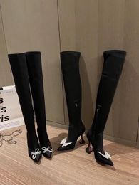 2022 Amina Muadi Femmes Designer Bottes à talons en fer à cheval Bottes à bout pointu noires sur les bottes du désert au genou Radiant Crystal Chaussures d'hiver Taille US4-11 NO389