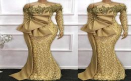 2022 Vestidos de noche de sirena árabe Use encaje con lentejuelas doradas por encargo Sexy fuera del hombro Prom Manga larga Robe De Marrige Sweep T3077555