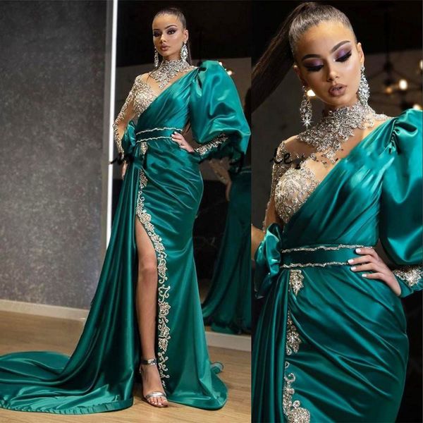 2022 Arabe Sexy Robes De Bal Porter Hunter Vert Perles Col Haut Manches Longues Satin Cristal Perles Côté Split Robe De Soirée Robes De Soirée