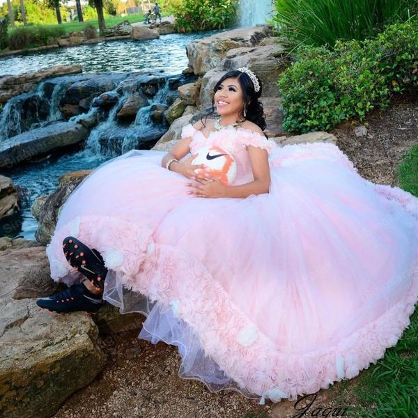 2022 Arabe Style Rose Quinceanera Robes avec 3D Fleur Broderie Chérie Tulle Puffy Train Robe De Bal Sweet 16 Robe robes de 15 a￱os