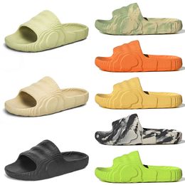 2022 Authentieke adilette 22 Sliders Slippels Glides Designer Sandalen Heren Grijs Grijs Desert Sand Magic Lime Luxe Pantoufle Flip Flops Platform Scuffs Sandales