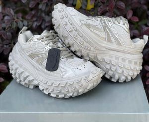 2022 Authentic Beige Black Defender Designer Shoes Athletic Chaussures Men Femmes Plateforme en caoutchouc Stars Love Love Casual Trainers Sports Snea2188413