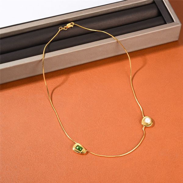 2022 automne nouveau rétro Simple colliers serpent os émeraude et perle pendentif clavicule chaîne femme Ins exquis mode bijoux