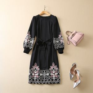 2022 automne col rond Paisley broderie robe noir à manches longues ceinturé mi-mollet Midi robes décontractées S2N032332