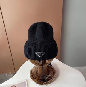 2022 Otoño Invierno Gorros de punto Parejas de moda Gorras de hip-hop Ocio Calor gorro de diseñador para hombres Mujer Sombrero de cubo Accesorios de regalo de Navidad Sombrero de lana