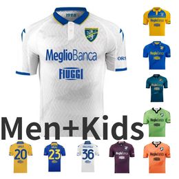 23 24 Frosinone Voetbalshirts CHEDDIRA BAEZ ROMAGNOLI maillots de foot OKOLI KAIO JORGE CASO Away MAZZITELLI REINIER Voetbalshirts Korte mouwen heren kinderen Uniformen