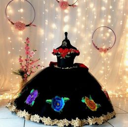 2022 Big Flowers Broidered Mini Quinceanera Robes Little Girls 3d Floral Applique Pealrs Pageant Robe Toddler Communion Forma2401117