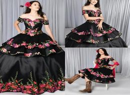 2022 Black Quinceanera Robes Charro Jupe détachable florale brodée hors de l'épaule Sweet 16 Robe Mexican Thème plus taille 9256255