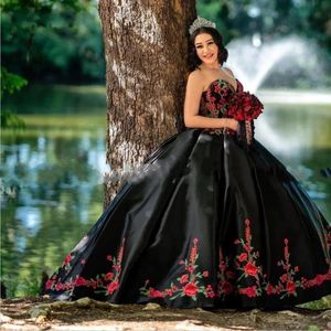 2022 Robe de bal en satin noir Quinceanera robes avec des fleurs roses perles fleurs 3D princesse chérie cou formelle robes de bal douce 16 robe vestido de 15 anos