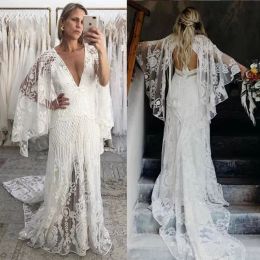 2022 Boho Beach Vestidos de novia Vestido de novia con capa de encaje Apliques de tul sin respaldo Tren de barrido Cuello en V profundo por encargo Tallas grandes vestido de novia