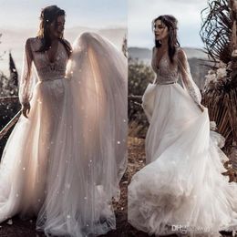 2022 Boho Robes De Mariée Robe De Mariée Manches Longues En Dentelle Applique Pointillé Balayage Train Col En V Profond Tulle Country Beach Robe De Novia