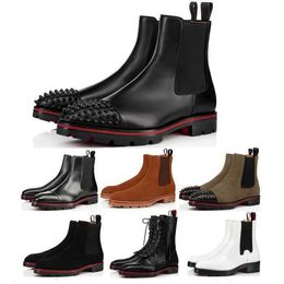 2022 Chaussures de fond Designer Rivet Boot Hommes Bottines Bottines de mode Bottines en cuir de veau Spikes en cuir en daim Semelle rouge Cheville de moto pour hommes