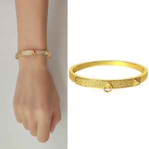 2022 Bracelet Pour Femmes Cristal Pierre Naturelle De Mode Charme Designer Africain Bijoux Dubaï En Gros De Luxe Designer Qualité Bracelets Filles Manchette Accessoire