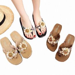 2022 Can Under the Water New Beach Slippers Chaussures Femmes Cool Fashion Fashion Seaside Anti-glissement à talons hauts à l'extérieur portant une semelle épaisse x5bf #