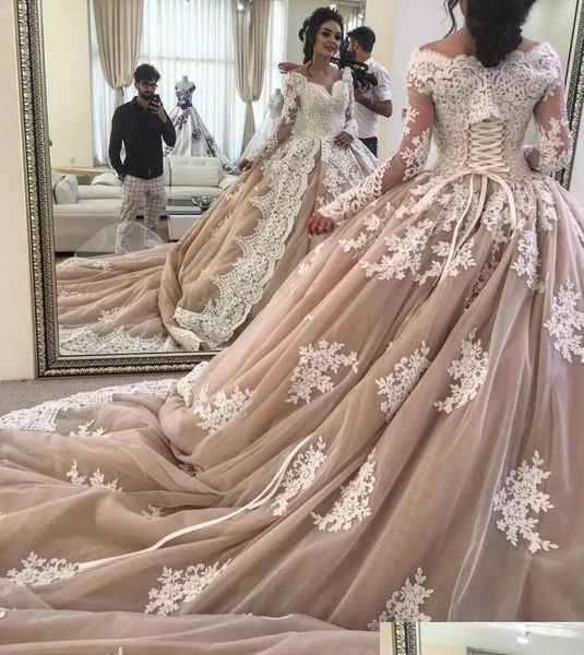 2022 Robes de mariée Champagne Robe de bal à manches longues sur le décolleté en dentelle applique corset arrière Back Sweep Train Toulle Custom Plus Vestidos de taille 403