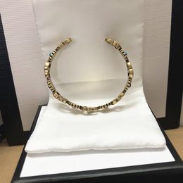 2022 conception de charme femmes hommes Bracelet ouvert bracelets Style rétro pour femme mode style vente chaude Bracelet Top qualité glissant bijoux approvisionnement