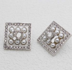 Broche de boucle d'oreille de forme carrée de charme de charme de qualité de luxe avec diamant et perles de coquille de nature blanche en plaque argentée avec une boîte de tampon ps3524b