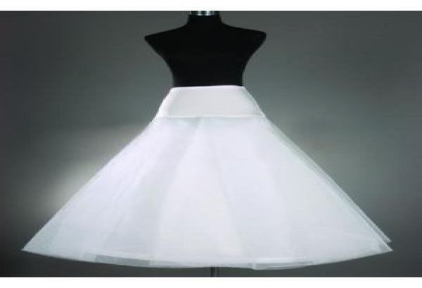 2022 jupons d'aligne blancs bon marché pour robes de mariée 1 cerceau Crinoline Robes de mariée accessoires de mariage vendus en stock A121036557