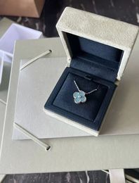 2022 Noël édition limitée trèfle designer pendentif colliers pour femmes rétro vintage argent 4 feuilles bleu clair diamant marque de luxe