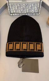 2022 Классическая дизайнерская зимняя шапка для мужчин и женщин, модный дизайн, вязаные шапки, осенняя шерстяная шапка, фирменная буква F, унисекс, теплая шапка4283557