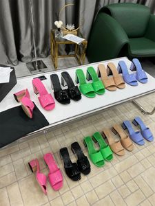 2022 dames classiques designer pantoufles à talons hauts femmes été couleur unie sandales en cuir sexy talons épais 8.54.5 cm demi pantoufles grande taille 35-42