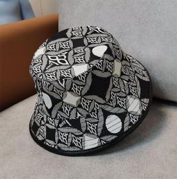 2022 Letras clásicas Gorra de béisbol Men039S Bolsa de mujer Sombrero de golf Snap Back Beanie Skull Caps Diseño Bob Stingy Brim Bucket Hats Top3136980918