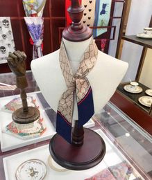 2022 Classic Silk Handbag Sac Scarf Bandons de femme Flower Flower Top Grade Bands 8x120cm Pas de boîte avec tags4913118