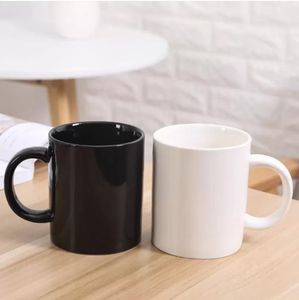 2022 style classique noir blanc couleur tasse tasse styles de mode tasse en céramique avec poignée tasses à café