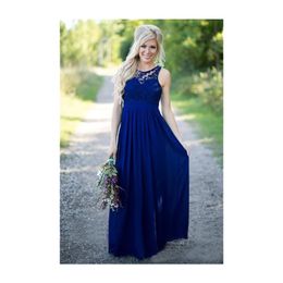 2022 Estilo rural Royal Blue Lace y gasa Una línea de vestidos de dama de honor largo barato Jewek recortado espalda hasta el suelo vestido de invitados de boda