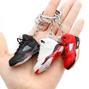 2022 Creative Designer 3D Sports Sneaker Chaussures Keychains pour hommes et femmes, mini mignon de basket-ball Clean Car Car Cavyring Sac Prendant Gift, Multi couleurs