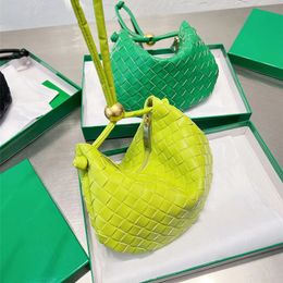 2022 Crochet Jodie Sacs Sacs de créateurs Luxury Woven Handbag Purse Woman Tote Sac Épaule simple Small sac à main Perle 5A Qualité