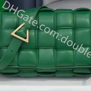 2022 sac à bandoulière sac à main une épaule boîte tissé oreiller design polyvalent en cuir élégant haut de gamme petit sac carré 26 18 8cm