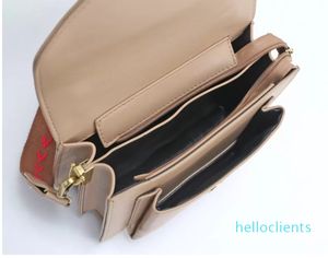 2022 Crossbody Bolsas de asas Cadena de oro Bolsas de hombro de lujo Serie clásica Bolsos Monederos Sobre Cross Body Bag Cuero Casual Diseñador