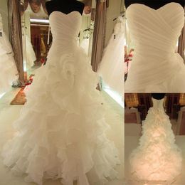 2022 Vestidos de boda plisados sin tirantes hechos a medida con volantes en cascada de talla grande Train cansado Vestidos de fiesta de novia Robe de Mariee 220m