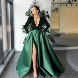 2022 Vestidos de noche elegantes de color verde oscuro con manga larga Dubai Arabic Sequinas Satin Prom Gowns Party Vestido Deep-Neck High Split 235F