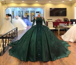 2022 Robes de Quinceanera rouge vert foncé avec manches longues en dentelle appliquée perlée satin longueur au sol plis doux 15 16 anniversaire Ball1454990