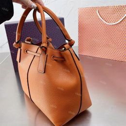 2022 Sacs de créateurs Sac pour femmes Sac en cuir de vache Mcgraw Sac à main à bandoulière unique Sac à main seau déformé Bag270Q